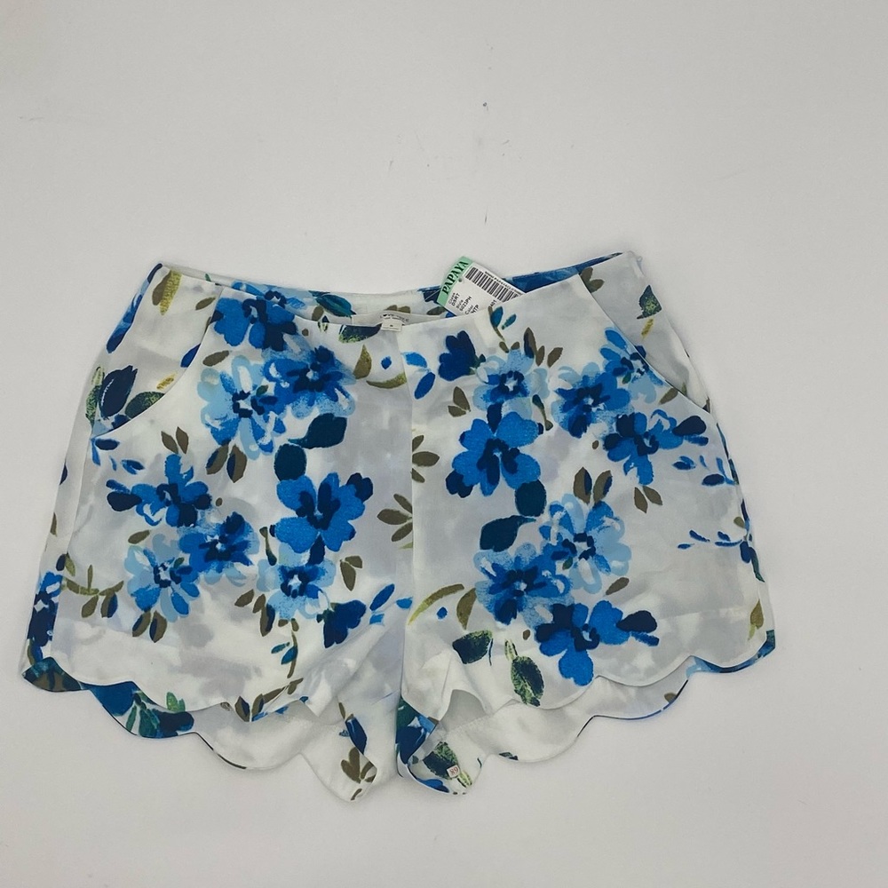 Flowered high waisted shorts